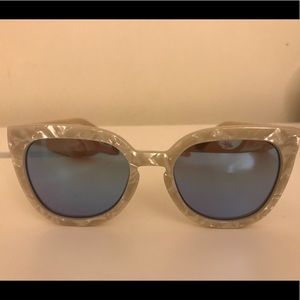 Quay Noosa Pearl & Mirrored Sunglasses